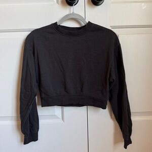 Like new! H&M cropped sweatshirt